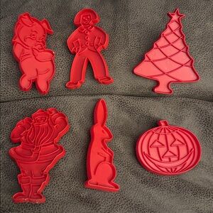TUPPERWARE~VINTAGE COOKIE CUTTERS~ RED~Lot of 6